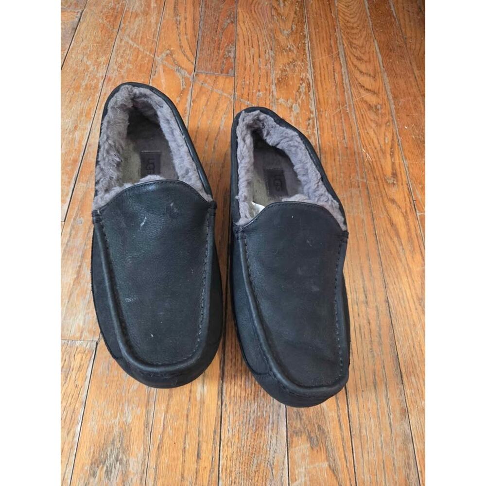 UGG Mens slippers sz 11